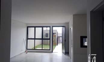 Imagem 4: Sobrado para Venda em Curitiba, Vista Alegre, 3 dormitórios, 1 suíte, 3 banheiros, 2 vagas