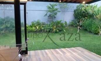 Imagem 2: Casa de condomínio para venda possui 340 metros quadrados com 4 quartos