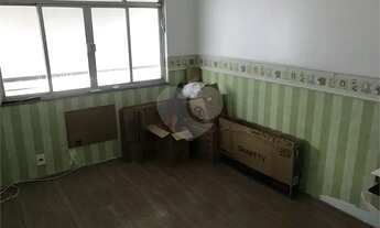 Imagem 4: Apartamento reformado, ótima localização, varanda, sala, dois dormitórios sendo um suíte