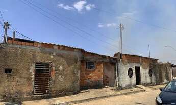 Imagem 2: URGENTE! ATENÇÃO INVESTIDOR! Lote com três casas! Esquinão 187m²! Escriturado! Confira!