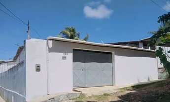 Imagem: Casa solta espaçosa com 3 quartos e garagem