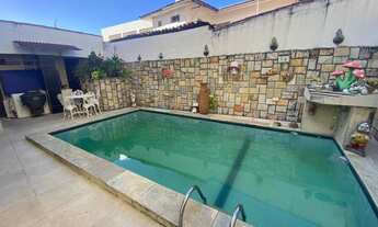 Imagem: Casa de 360m² com 4 quartos e piscina a