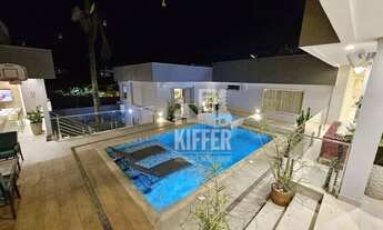 Imagem: Casa de Alto Padrão com 3 Suítes e Piscina