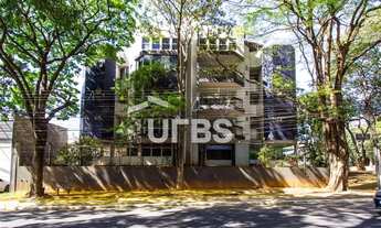 Imagem: Prédio comercial na esquina da Avenida