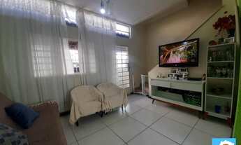 Imagem 6: Casa geminada com três quartos, uma vaga de garagem no bairro Liberdade