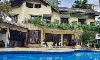 Imagem 1: Casarão à venda com 750 m² e 1.600m² de terreno, 5 suítes, piscina em Canto do Forte-Praia