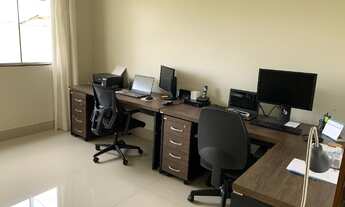 Imagem 7: Preço para Negócio até 26/07 - Esquina, 5 Qtos, 414 m², Arejada, Iluminada, Alto Padrão