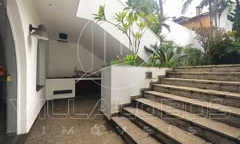 Imagem 7: Casa com piscina e muita iluminação natural