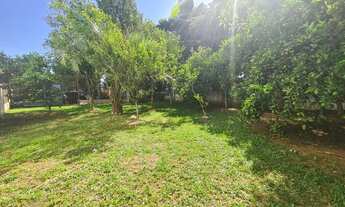 Imagem 2: Terreno com quiosque BARBADA