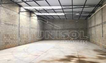 Imagem 2: A Unisol Imóveis aluga Galpão comercial com 250 mts² e pé direito duplo com dois banheiros