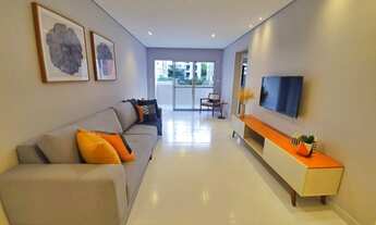 Imagem 3: Exclusivo! Amplo apto, totalmente reformado, sacada de frente. Apenas 250m do mar!