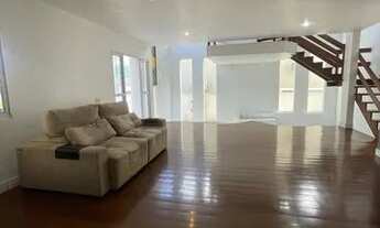 Imagem 3: Casa de condomínio para venda possui 600 metros quadrados com 5 quartos