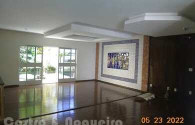 Imagem 2: VENDO BELISSIMA CASA COM PISCINA NO BAIRRO QUITANDINHA