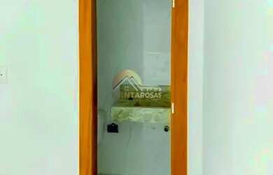 Imagem 15: Elegante Residência para Locação: Luxo e Conveniência em Buraquinho