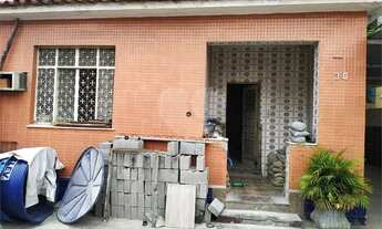 Imagem 4: Terreno amplo com casas, kitnets e quartos