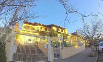 Imagem 3: Sobrado, com 376m2, 5 quartos, 2 suítes, piscina, 3 vagas de garagem e edícula