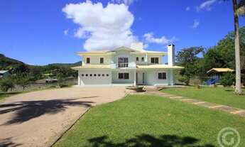 Imagem 2: Descubra a tranquilidade e o espaço que sua família merece em Ratones, Florianópolis