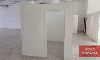 Imagem 4: Amplo salão comercial, com 04 banheiros e estacionamento próprio (08 vagas) - para venda o