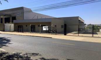 Imagem: Aluguel - Salão Área total 2.240M² Área