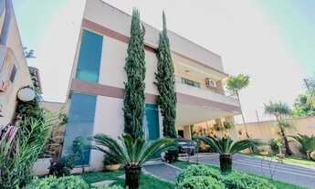 Imagem 1: Sobrado para venda tem 260 metros quadrados com 4 quartos