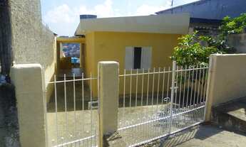 Imagem: CASA INDIVIDUAL, COM QUINTAL GRANDE. OPORTUNIDADE!