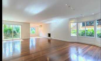 Imagem 4: Casa de condomínio sobrado para aluguel e venda possui 710 metros quadrados com 4 quartos