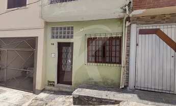 Imagem: Casa com 1 quarto, sala e cozinha perto