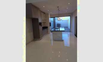 Imagem 5: Casa de Condomínio para venda em Aeroporto de 197.00m² com 3 Quartos, 1 Suite e 4 Garagens