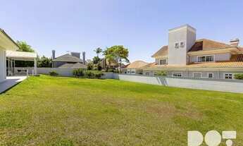 Imagem 7: Incrível residência com piscina coberta privativa e terreno único