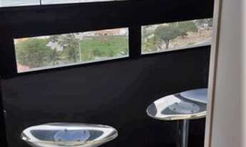 Imagem 3: Já pensou em viver nesse maravilhoso apartamento reformado com a melhor vista de Ponta Neg