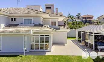 Imagem 2: Incrível residência com piscina coberta privativa e terreno único