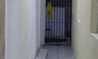 Imagem 6: Alugo casa com garagem e três quartos no bairro roda de fogo valor 800 reais