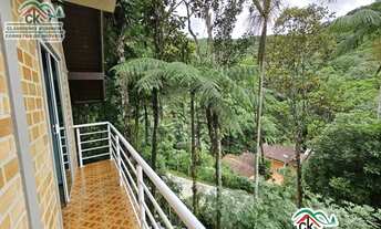 Imagem 7: Casa estilo chalé de tijolo a vista com três pavimentos em Águas Mornas