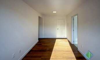 Imagem 3: Apartamento reformado para venda de 2 dormitórios com garagem no Centro - Florianópolis