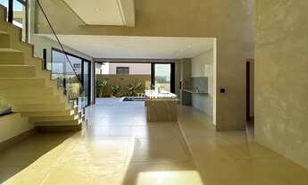 Imagem 2: Sobrado com 4 suítes plenas, incluindo uma master com duplo closet