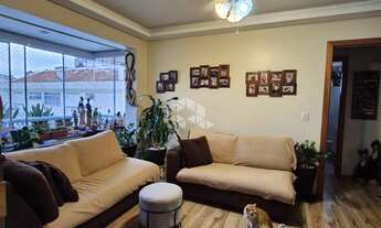 Imagem 2: Apartamento de 2 dormitorios, sendo 1 suite, sacada fechada e garagem coberta e escriturad