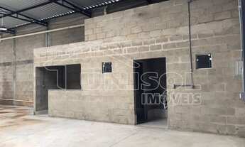 Imagem 5: A Unisol Imóveis aluga Galpão comercial com 250 mts² e pé direito duplo com dois banheiros