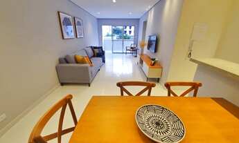 Imagem 2: Exclusivo! Amplo apto, totalmente reformado, sacada de frente. Apenas 250m do mar!