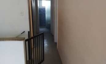 Imagem 2: Casa sobreposta alta, de 70m², com 2 quartos, bairro Macuco - Santos/SP