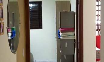 Imagem 5: Casa em Águas de São Pedro. Piscina e churrasqueira. Área verde nos fundos. R$ 495 mil