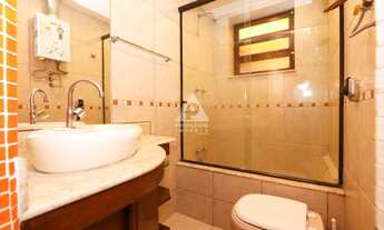 Imagem 5: Em Botafogo, magnífica casa de vila em 3 pavimentos, com 6 suítes, 1 quarto-escritório e 2