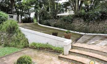 Imagem 4: Cond Forest Hills - Casa Colonial, 4 sts e piscina! Ao lado do clube!