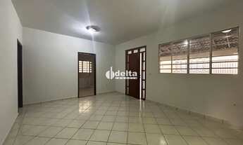 Imagem 3: Casa residencial com 3 quartos sendo 1 suíte, disponível para locação no bairro Jardim Pat