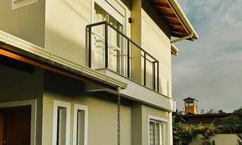 Imagem 7: Sobrado para venda possui 155 metros quadrados com 3 quartos em Rio Tavares - Florianópoli