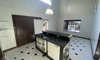 Imagem 4: Ampla Residência de 2 Andares com 6 Dormitórios, Área de Festas e Localização Privilegiada