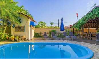 Imagem 2: Casa de praia com 03 Quartos, amplo terreno com piscina e churrasqueira, Guaratuba