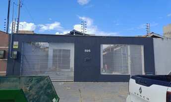 Imagem 5: Casa Moderna com Piscina e Conforto