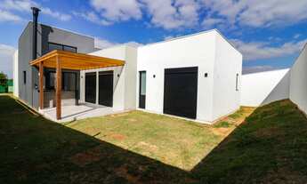 Imagem 6: Casa de condomínio térrea para venda possui 199 metros quadrados com 4 quartos