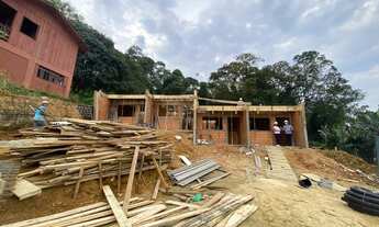 Imagem 2: Sobrado para venda possui 103 metros quadrados com 3 quartos em Bom Retiro - Joinville - S