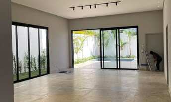 Imagem 7: Casa de condomínio térrea para venda tem 307 metros quadrados com 4 quartos